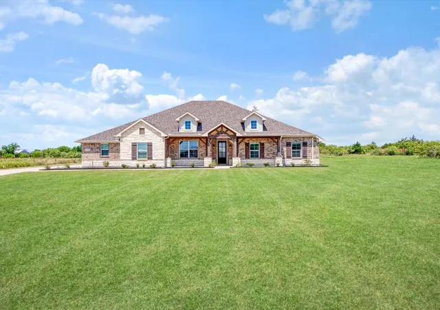 Photo 2 of Single family home for sale at 6276 Pyrenean Oak Ct, Royse City, TX 75189 | MLS# 21321186 | Listing updated on 2026-09-05