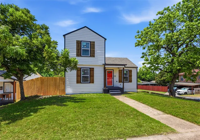 Photo 1 of Single family home for sale at 1403 S Marsalis Ave, Dallas, TX 75216 | MLS# 21319178 | Listing updated on 2026-10-29