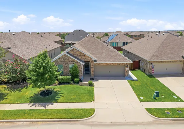 Photo 1 of Single family home for sale at 3925 Sunflower Dr, Aubrey, TX 76227 | MLS# 21319886 | Listing updated on 2026-08-29