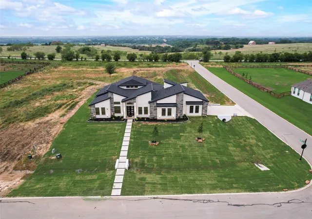 Photo 1 of Single family home for sale at 1700 Hamilton Ln, Justin, TX 76247 | MLS# 21321827 | Listing updated on 2026-07-06