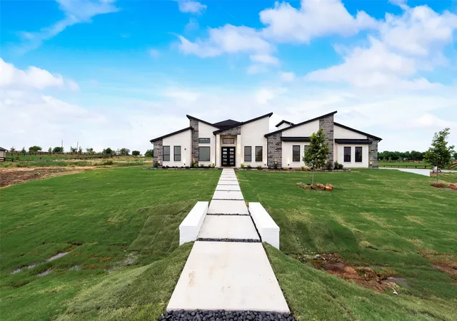 Photo 3 of Single family home for sale at 1700 Hamilton Ln, Justin, TX 76247 | MLS# 21321827 | Listing updated on 2026-07-06