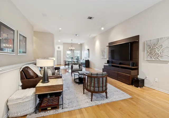 Listing Photo 4 - Condo for sale in building located at 4412 Mckinney Ave, Dallas, TX 75205 - Unit #10