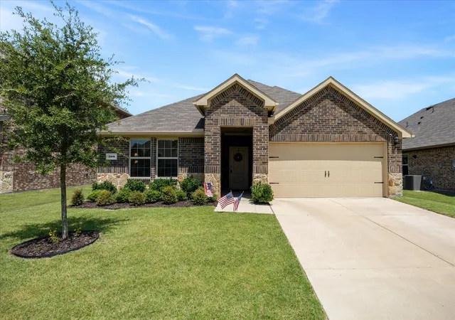 Photo 1 of Single family home for sale at 208 Redstone Ln, Caddo Mills, TX 75135 | MLS# 21321852 | Listing updated on 2026-08-29