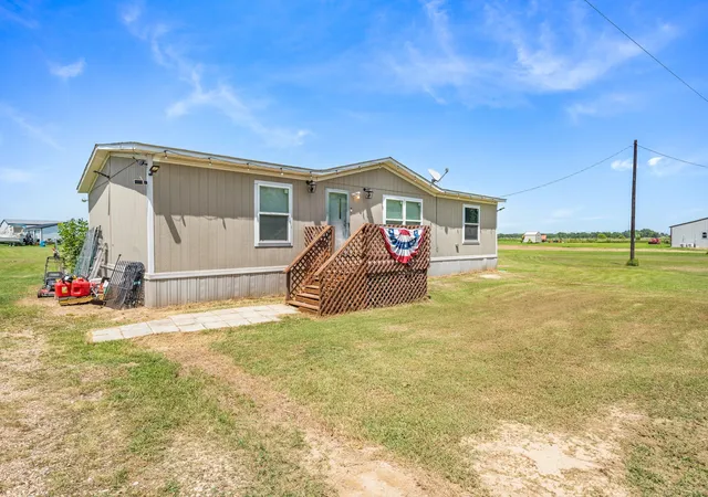 Photo 3 of Manufactured home for sale at 2721 County Road 3344, Pickton, TX 75471 | MLS# 21317416 | Listing updated on 2026-09-26