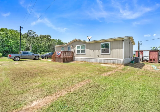 Photo 3 of Manufactured home for sale at 2721 County Road 3344, Pickton, TX 75471 | MLS# 21317416 | Listing updated on 2026-09-26