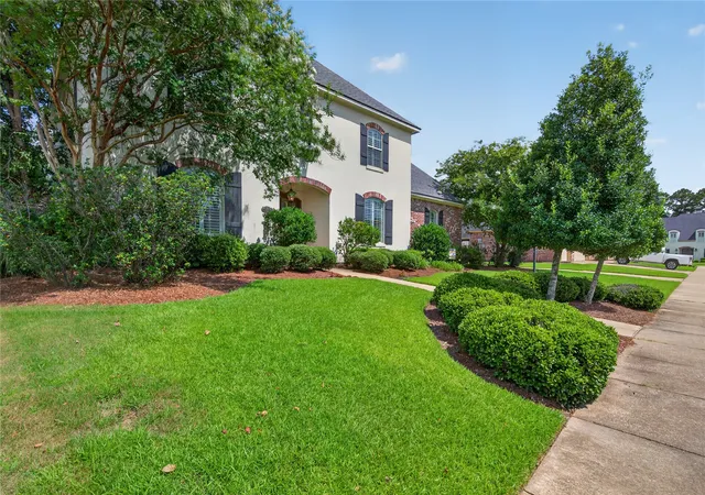 Photo 2 of Single family home for sale at 307 Freret Dr, Shreveport, LA 71106 | MLS# 21318198 | Listing updated on 2026-08-26