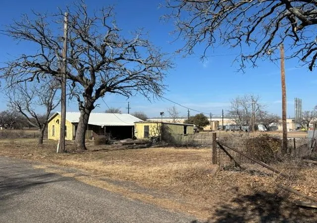 Photo 3 of Single family home for sale at 501 E 19th St, Cisco, TX 76437 | MLS# 21321942 | Listing updated on 2026-07-06