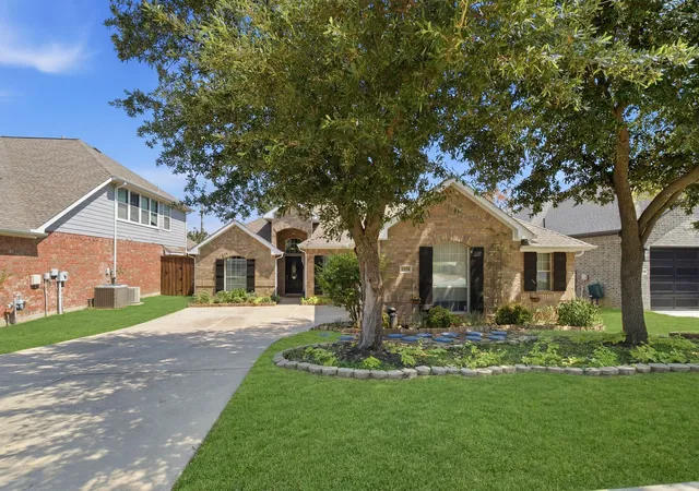 Photo 1 of Single family home for sale at 3313 Depaul Dr, Denton, TX 76210 | MLS# 21321751 | Listing updated on 2026-09-19