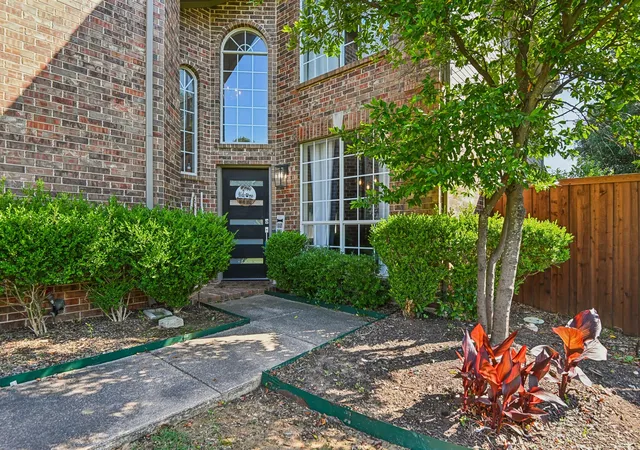 Homes for sale in Bedford, TX | 2204 Wembley Wood Ln, Bedford, TX 76022 | MLS# 21321988
