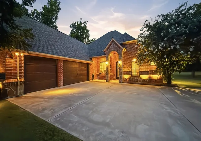 Photo 3 of Single family home for sale at 6404 Citation Ct, Granbury, TX 76049 | MLS# 21321992 | Listing updated on 2026-08-30