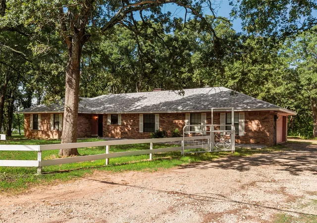 Photo 4 of Sale Pending at 2021 Lake Highland E, Quinlan, TX 75474 | MLS# 21321993 | Listing updated on 2026-09-01