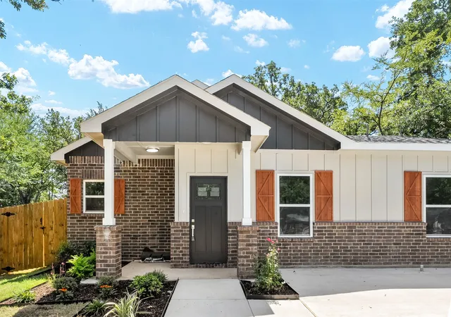 Photo 2 of Single family home for sale at 6164 Cheyenne Trl, Mabank, TX 75156 | MLS# 21322055 | Listing updated on 2026-09-24