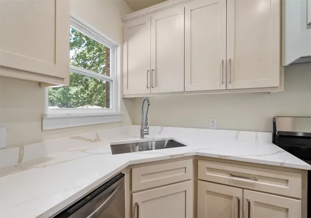 Photo 3 of Single family home for sale at 6164 Cheyenne Trl, Mabank, TX 75156 | MLS# 21322055 | Listing updated on 2026-09-24