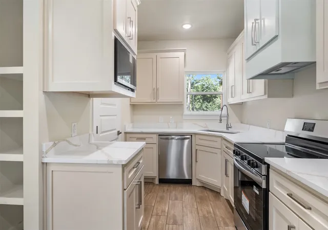 Photo 4 of Single family home for sale at 6164 Cheyenne Trl, Mabank, TX 75156 | MLS# 21322055 | Listing updated on 2026-09-24