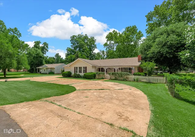 Photo 2 of Single family home for sale at 331 Gray St, Belcher, LA 71004 | MLS# 21322063 | Listing updated on 2026-10-07
