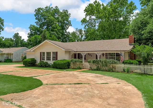 Photo 3 of Single family home for sale at 331 Gray St, Belcher, LA 71004 | MLS# 21322063 | Listing updated on 2026-10-07