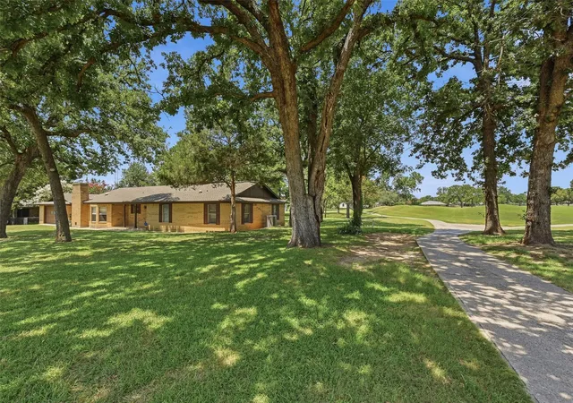 Photo 3 of Single family home for sale at 100 Mohican Trl, Gainesville, TX 76240 | MLS# 21322060 | Listing updated on 2026-08-22