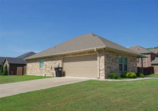 Photo 3 of Single family home for sale at 318 E 4th St, Lindsay, TX 76250 | MLS# 21319374 | Listing updated on 2026-07-06