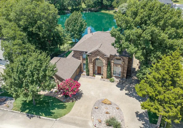 Photo 2 of Single family home for sale at 5208 Yacht Club Dr, Rockwall, TX 75032 | MLS# 21320359 | Listing updated on 2026-09-20
