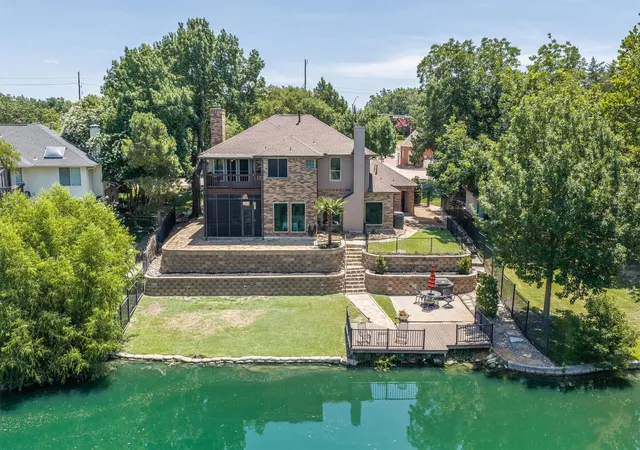 Photo 3 of Single family home for sale at 5208 Yacht Club Dr, Rockwall, TX 75032 | MLS# 21320359 | Listing updated on 2026-09-20