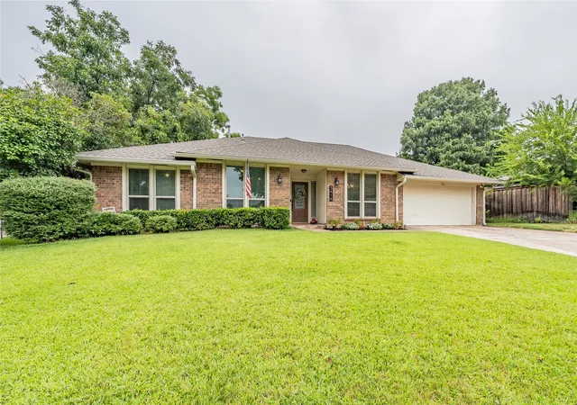 Photo 2 of Sale Pending at 3416 Ainsworth Ct, Arlington, TX 76016 | MLS# 21321695 | Listing updated on 2026-08-17