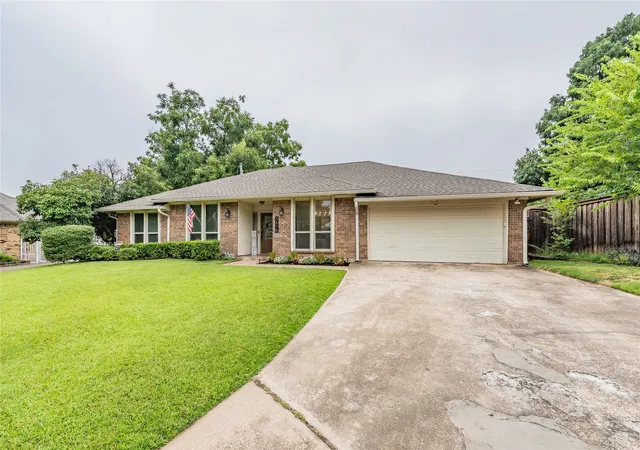 Photo 3 of Sale Pending at 3416 Ainsworth Ct, Arlington, TX 76016 | MLS# 21321695 | Listing updated on 2026-08-17