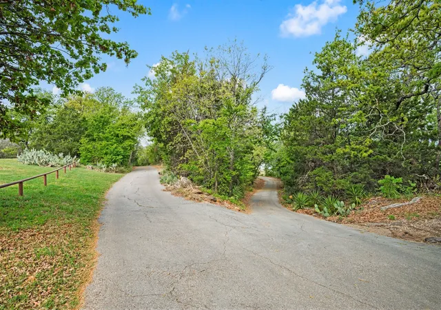 Photo 3 of Single family home for sale at 2523 Anglers Dr, Grapevine, TX 76051 | MLS# 21322132 | Listing updated on 2026-08-31