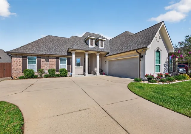 2nd image of 343 Camelback Dr, Bossier City, LA 71111 | MLS# 21320468