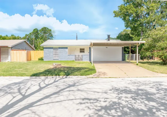Homes for sale in Richland Hills, TX | 2717 Birch Park Dr, Richland Hills, TX 76118 | MLS# 21320040