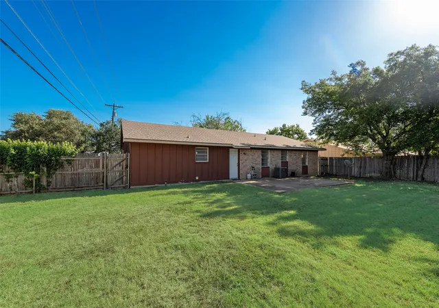 Photo 16 of Sale Pending at 102 Silver Creek Dr, Duncanville, TX 75137 | MLS# 21322219 | Listing updated on 2026-08-19