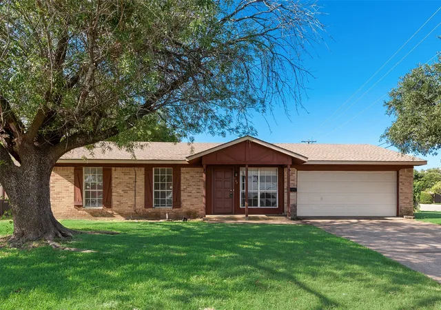 Photo 1 of Sale Pending at 102 Silver Creek Dr, Duncanville, TX 75137 | MLS# 21322219 | Listing updated on 2026-08-19