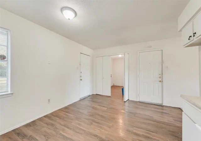 Photo 4 of Sale Pending at 102 Silver Creek Dr, Duncanville, TX 75137 | MLS# 21322219 | Listing updated on 2026-08-19