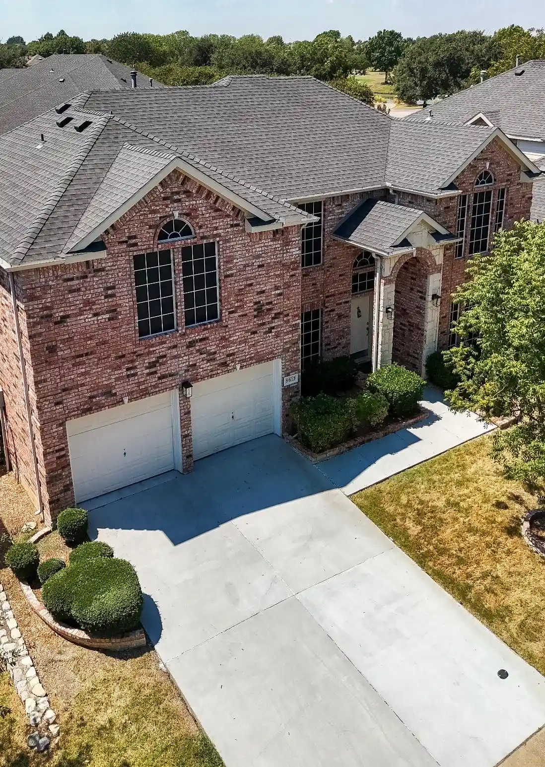 Photo 1 of Sale Pending at 8613 Russell Dr, Rowlett, TX 75089 | MLS# 21322295 | Listing updated on 2026-10-13