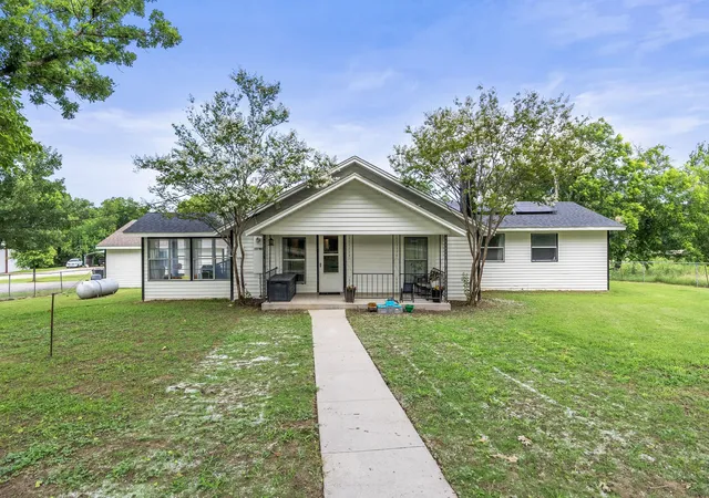 Photo 3 of Single family home for sale at 3938 County Road 324, Mc Kinney, TX 75069 | MLS# 21317600 | Listing updated on 2026-10-07