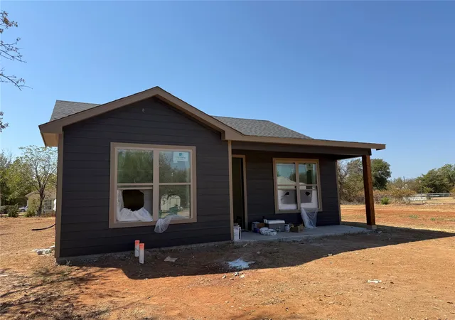 Photo 2 of Single family home for sale at 414 E Belknap St, Jacksboro, TX 76458 | MLS# 21316494 | Listing updated on 2026-09-16