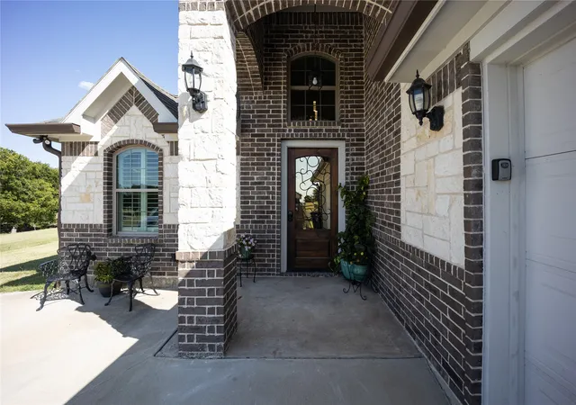 Photo 3 of Single family home for sale at 135 Turnberry Ln, Corsicana, TX 75110 | MLS# 21322384 | Listing updated on 2026-08-22