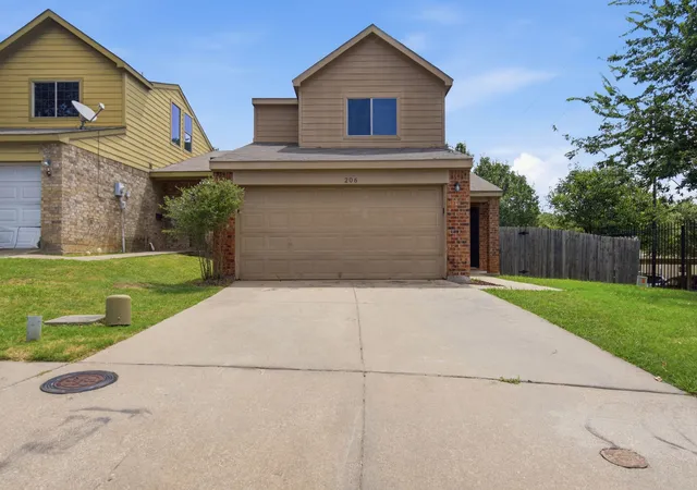 Photo 1 of Single family home for sale at 206 River Rock Dr, Dallas, TX 75217 | MLS# 21318301 | Listing updated on 2026-08-27