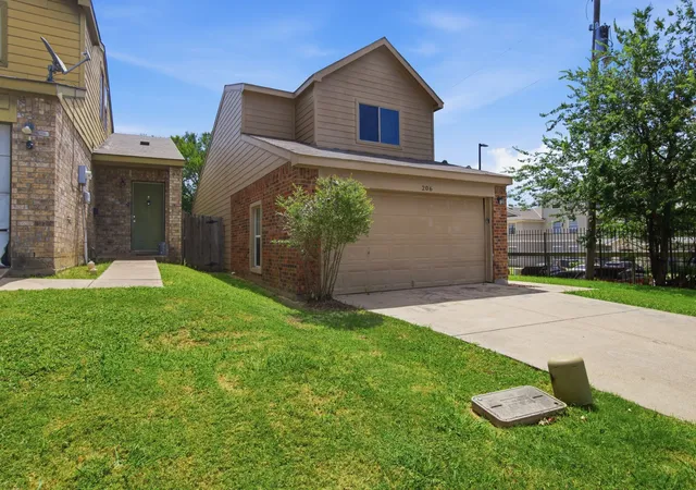 Photo 2 of Single family home for sale at 206 River Rock Dr, Dallas, TX 75217 | MLS# 21318301 | Listing updated on 2026-08-27