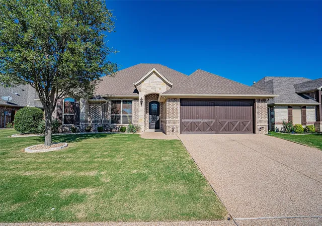 Photo 1 of Single family home for sale at 917 Joshua Ct, Granbury, TX 76048 | MLS# 21322397 | Listing updated on 2026-08-24