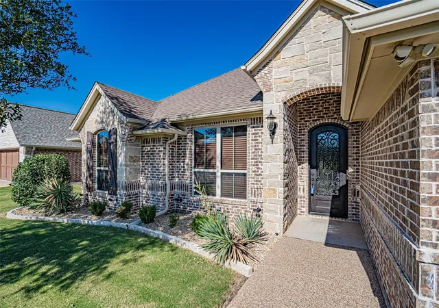 Photo 2 of Single family home for sale at 917 Joshua Ct, Granbury, TX 76048 | MLS# 21322397 | Listing updated on 2026-08-24