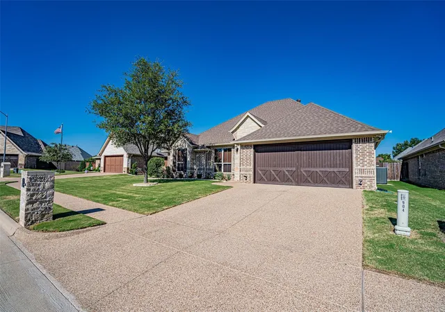 Photo 3 of Single family home for sale at 917 Joshua Ct, Granbury, TX 76048 | MLS# 21322397 | Listing updated on 2026-08-24