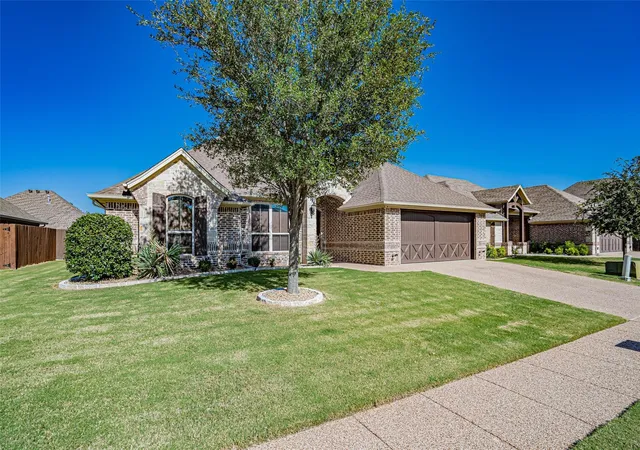 Photo 3 of Single family home for sale at 917 Joshua Ct, Granbury, TX 76048 | MLS# 21322397 | Listing updated on 2026-08-24