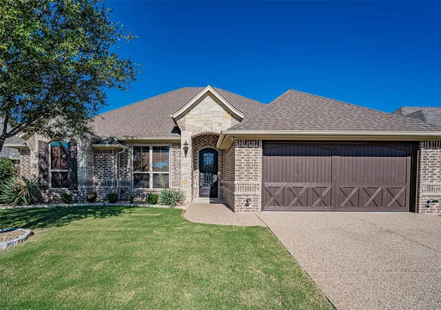 Photo 4 of Single family home for sale at 917 Joshua Ct, Granbury, TX 76048 | MLS# 21322397 | Listing updated on 2026-08-24
