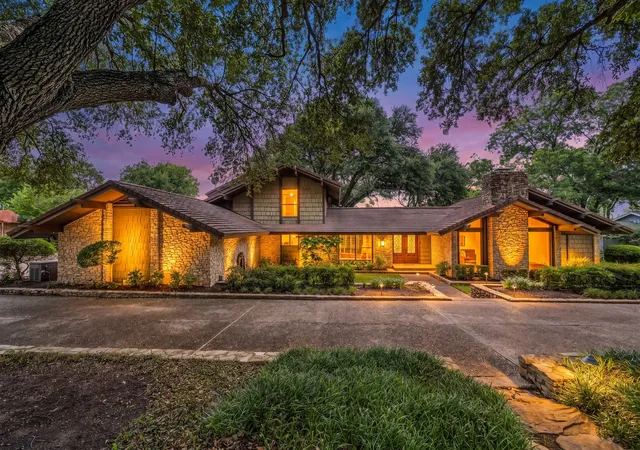 Photo 2 of Single family home for sale at 3716 Laguna Vista Dr, Waco, TX 76708 | MLS# 21321610 | Listing updated on 2026-08-31