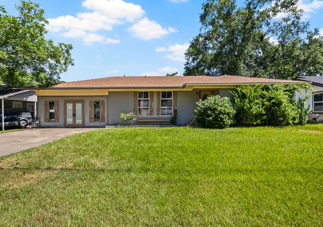 Single family home for sale at 720 Buffalo St, Gilmer, TX 75644 | MLS# 21322204