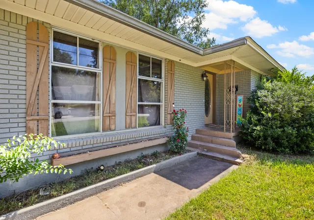 Photo 2 of Single family home for sale at 720 Buffalo St, Gilmer, TX 75644 | MLS# 21322204 | Listing updated on 2026-10-06