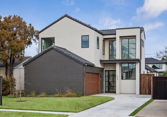 Single family home for sale at 7526 Kenwell St, Dallas, TX 75209 | MLS# 21322417