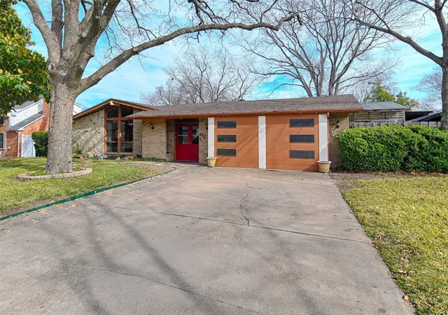 Photo 1 of Sale Pending at 112 Cloudcrest Dr, De Soto, TX 75115 | MLS# 21322393 | Listing updated on 2026-08-25