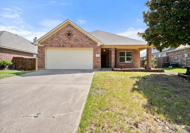 Photo 2 of Sale Pending at 1405 Chase Trl, Mansfield, TX 76063 | MLS# 21293189 | Listing updated on 2026-08-28