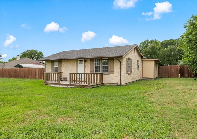 1st image of 1305 S Robinson Dr, Robinson, TX 76706 | MLS# 21322447